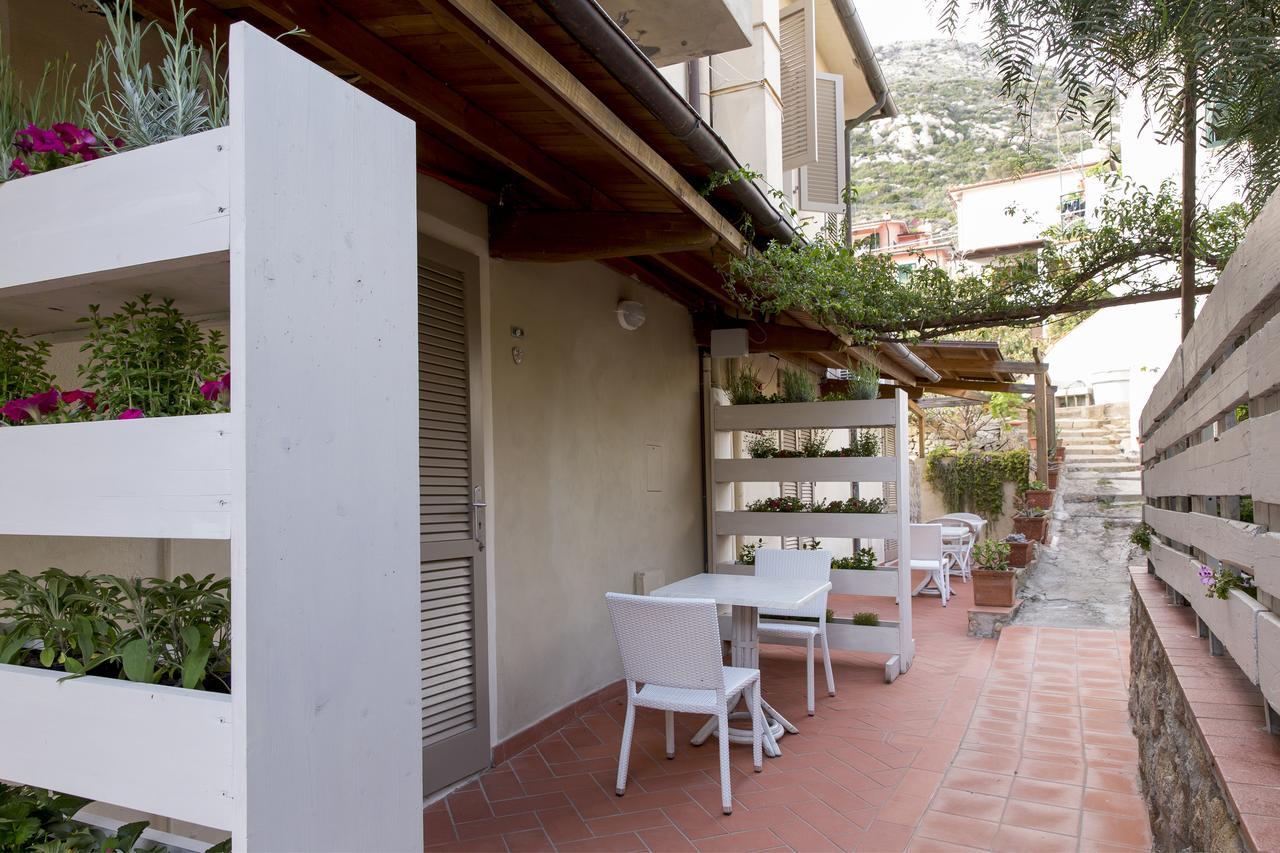Hotel Corallo Pomonte Exterior photo